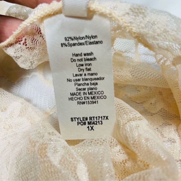 42Pops PLUS Cream Lace Shrug - Picture 4 of 4